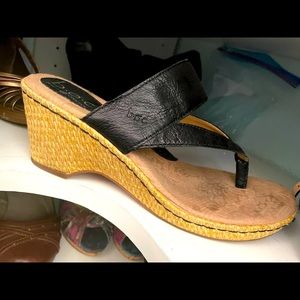 black thong style wedges